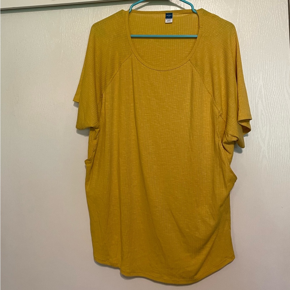 NWOT Maternity/Nursing top